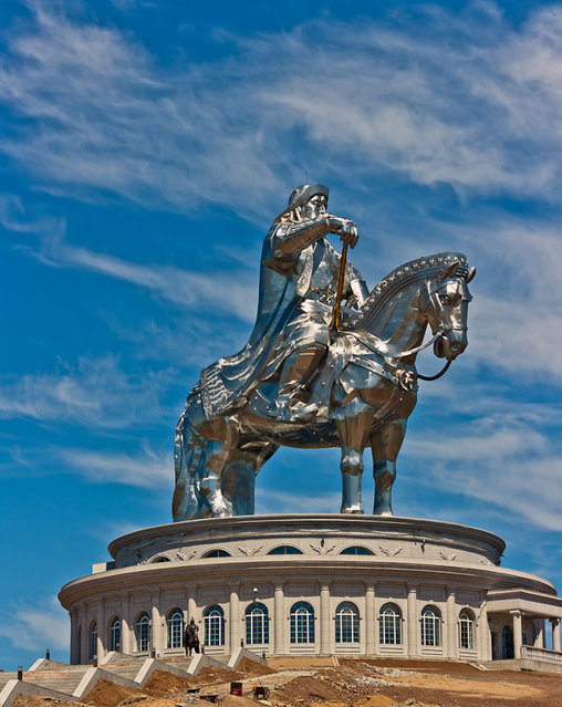 成吉思汗骑马雕像-2